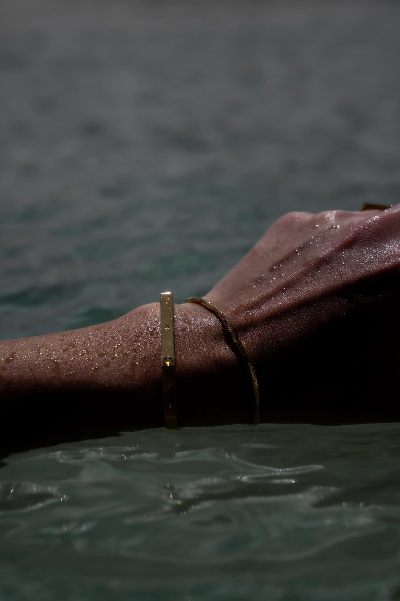 Onyx Edge Bracelet Golden