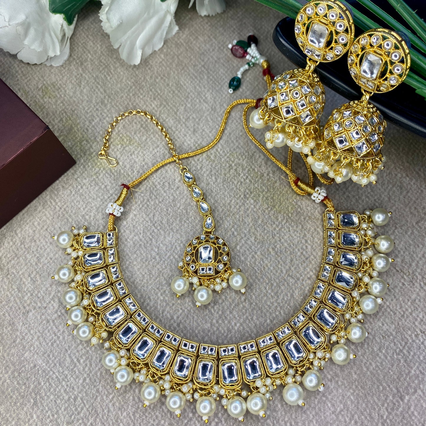 Kundan & Pearl Studded Jewelry Set