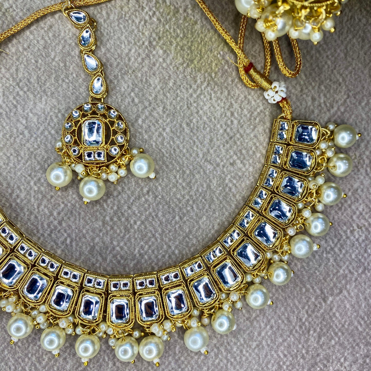 Kundan & Pearl Studded Jewelry Set